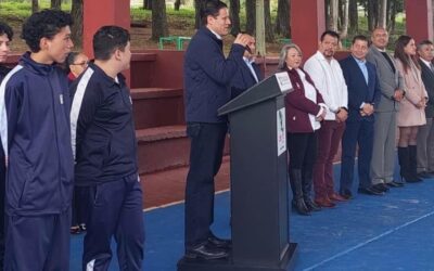 Entrega de reconocimientos a alumnos…